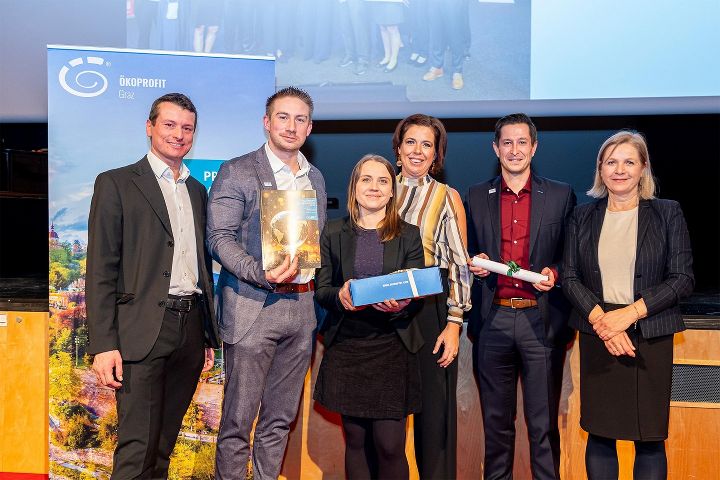 GGZ nimmt den Preis entgegen
