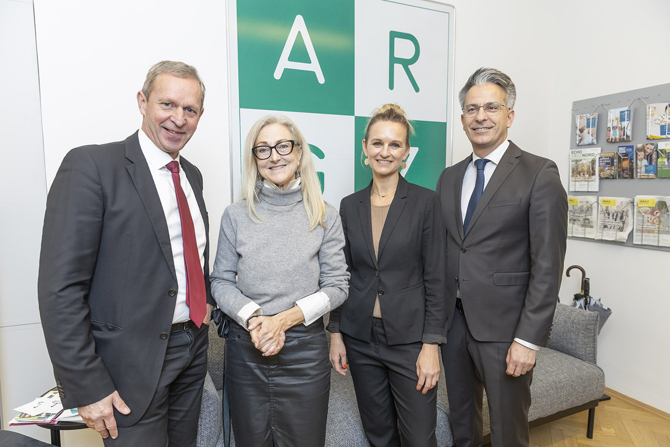 Dieter Hardt-Stremayr, Andrea Keimel, Elisa-Maria Steinberger und Stadtrat Kurt Hohensinner (v. l.). © Stadt Graz/Fischer Dieter Hardt-Stremayr, Andrea Keimel, Elisa-Maria Steinberger und Stadtrat Kurt Hohensinner (v. l.).