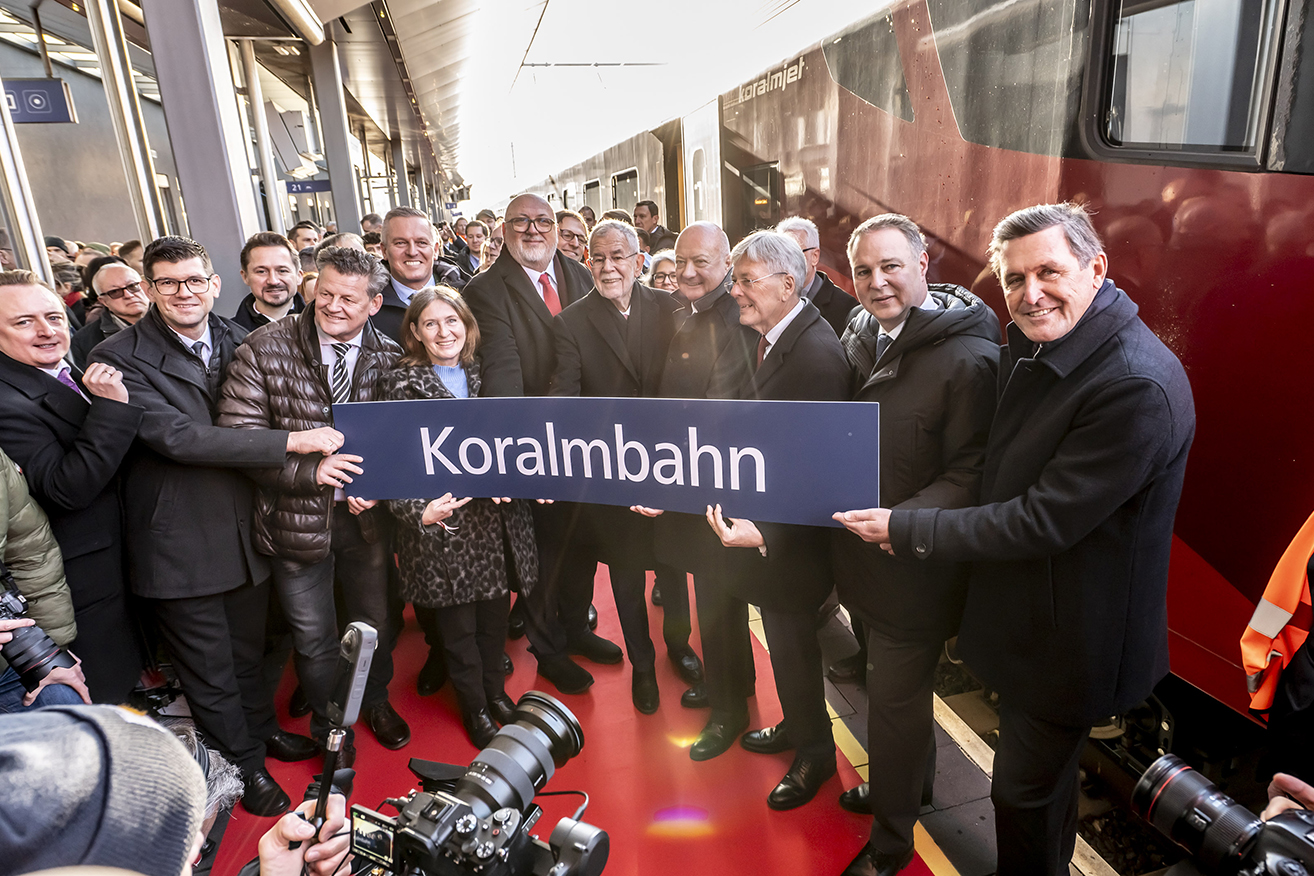 Heute, am 12. 12. 2025 war es so weit: Die Koralmbahn wurde in Anwesenheit von viel Polit-Prominenz feierlich eröffnet. © Stadt Graz/Fischer Heute, am 12. 12. 2025 war es so weit: Die Koralmbahn wurde in Anwesenheit von viel Polit-Prominenz feierlich eröffnet.