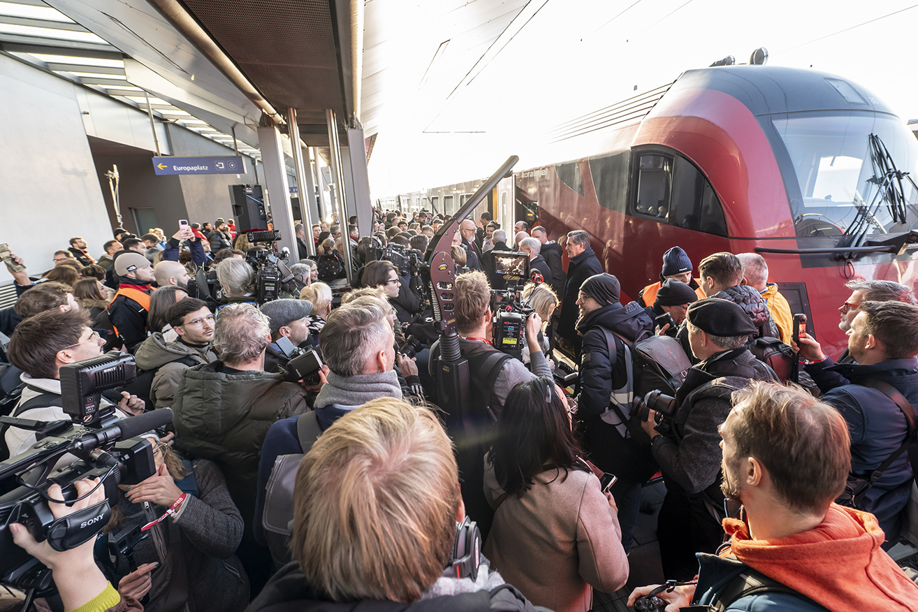 Nur 800 Leute konnten bei der Premierenfahrt dabeii sein. © Stadt Graz/Fischer Nur 800 Leute konnten bei der Premierenfahrt dabeii sein.