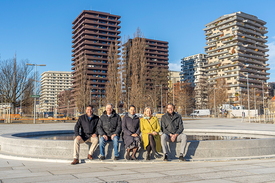 Bitte Platz nehmen! Bertram Werle, Manfred Eber, Heike Wolf-Nikodem-Eichenhardt, Judith Schwentner und Gerd Pichler (v. l.)