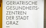 Roll-Up mit dem Schriftzug "Geriatrische Gesundheitszentren der Stadt Graz"