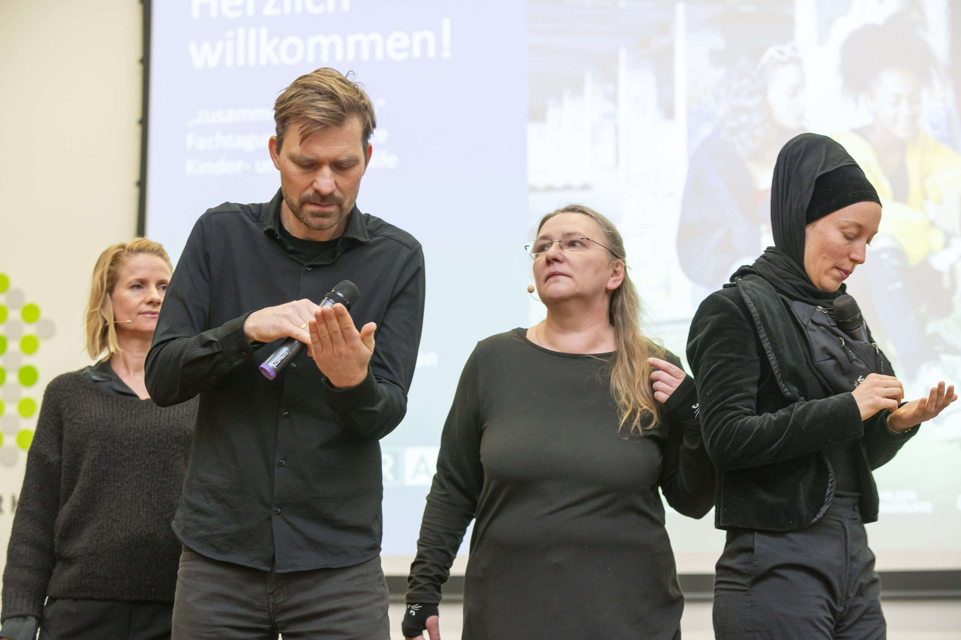 Künstlerische Untermalung durch InterACT