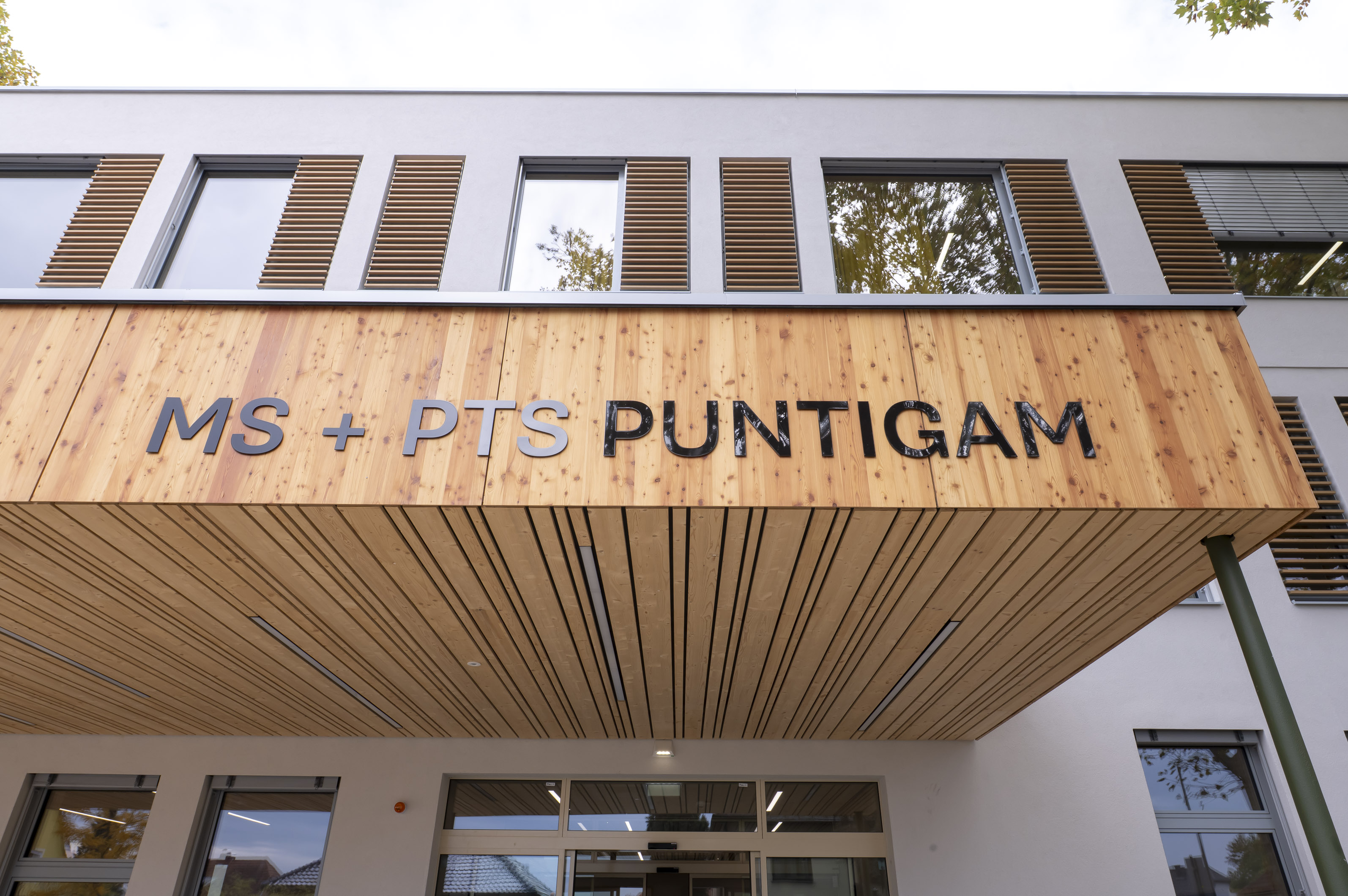 Mittelschule Puntigam, Außenansicht