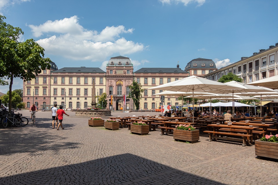 Marktplatz mit Residenzschloss
