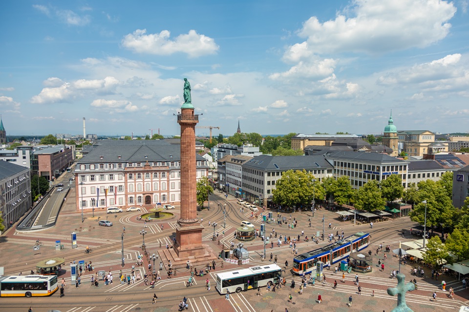 Luisenplatz mit Langem Ludwig und Regierungspräsidium