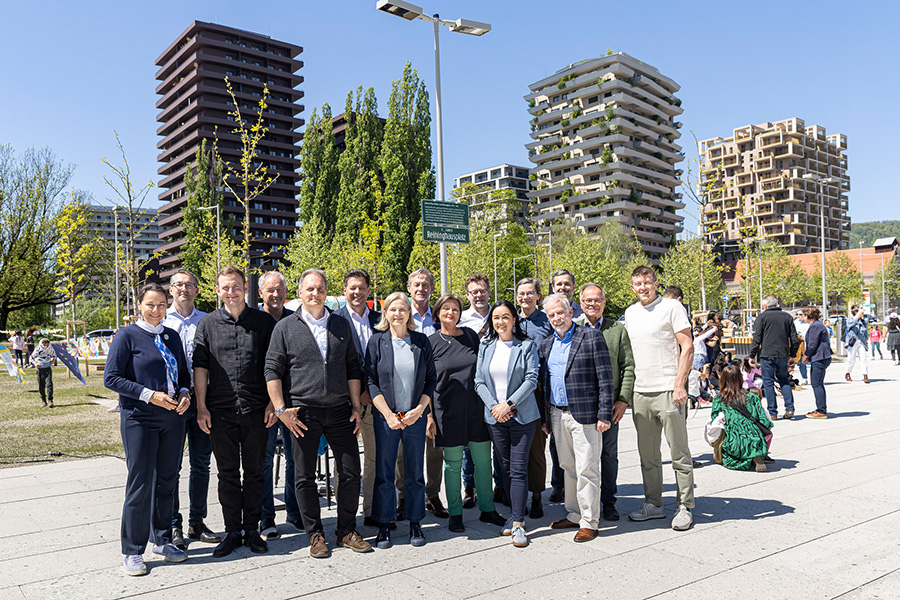 Vieler Hände Arbeit! Ein großes Team aus Politik, Planungsabteilungen, Verwaltung und Bauherren machten mit ihrer Arbeit und ihren Entscheidungen den Platz erst möglich.