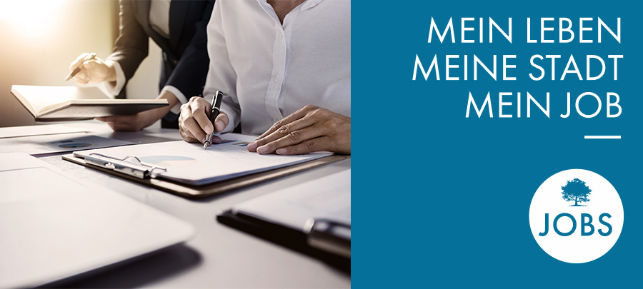 Symbolbild: Mitarbeiter:in in der Patient:innenaufnahme