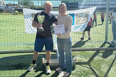 Ehrung von Heinz Rinner durch Sportsprecherin Marion Kreiner