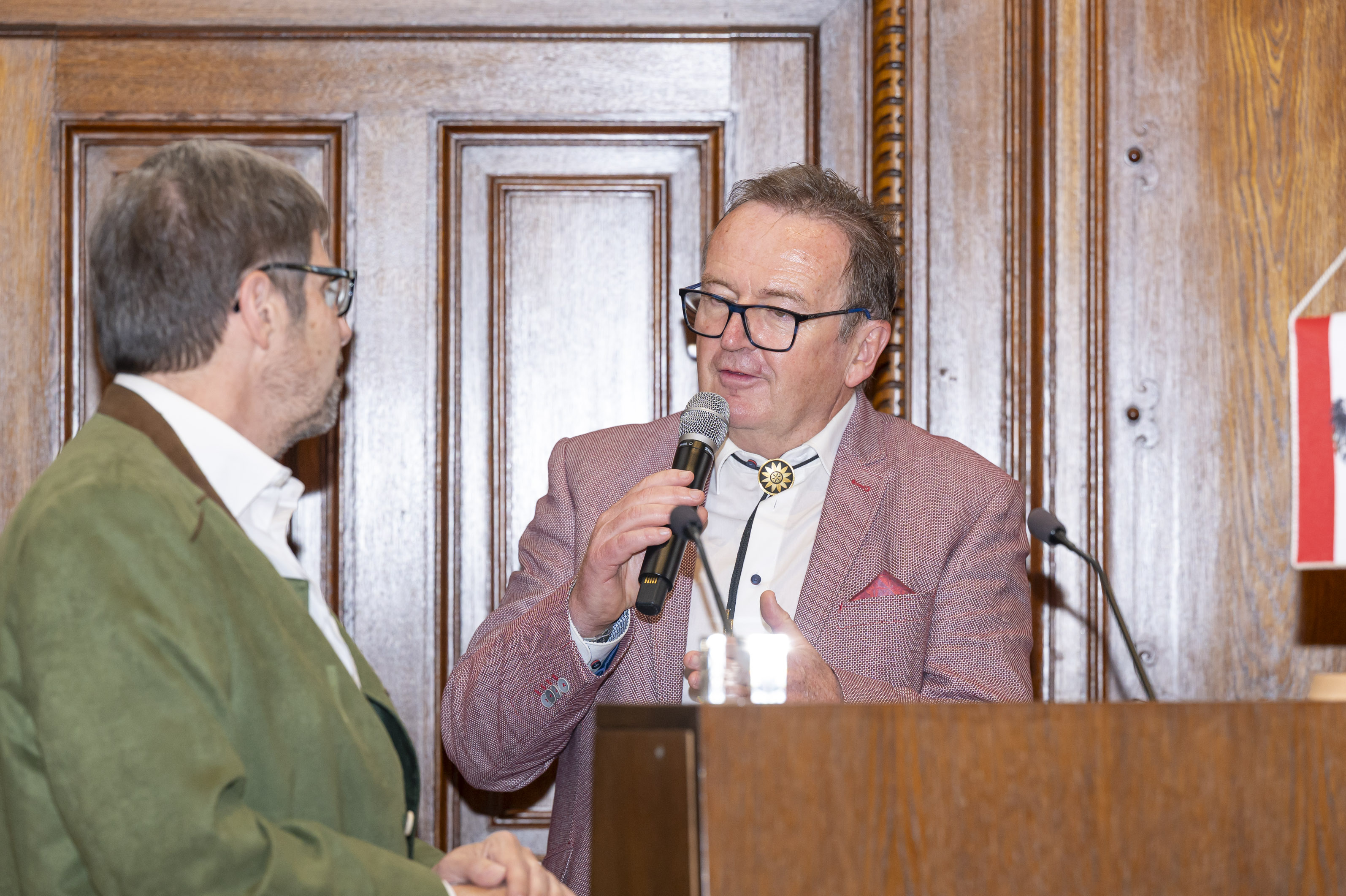 Im Dialog mit Werner Rossacher wurde das neue Buch besprochen.