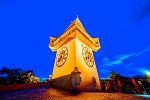 Heute: Anlässlich des EDS&HSD-Awareness Month 2026 wird der Uhrturm wie auch andere Gebäude in anderen Städten orange beleuchtet.