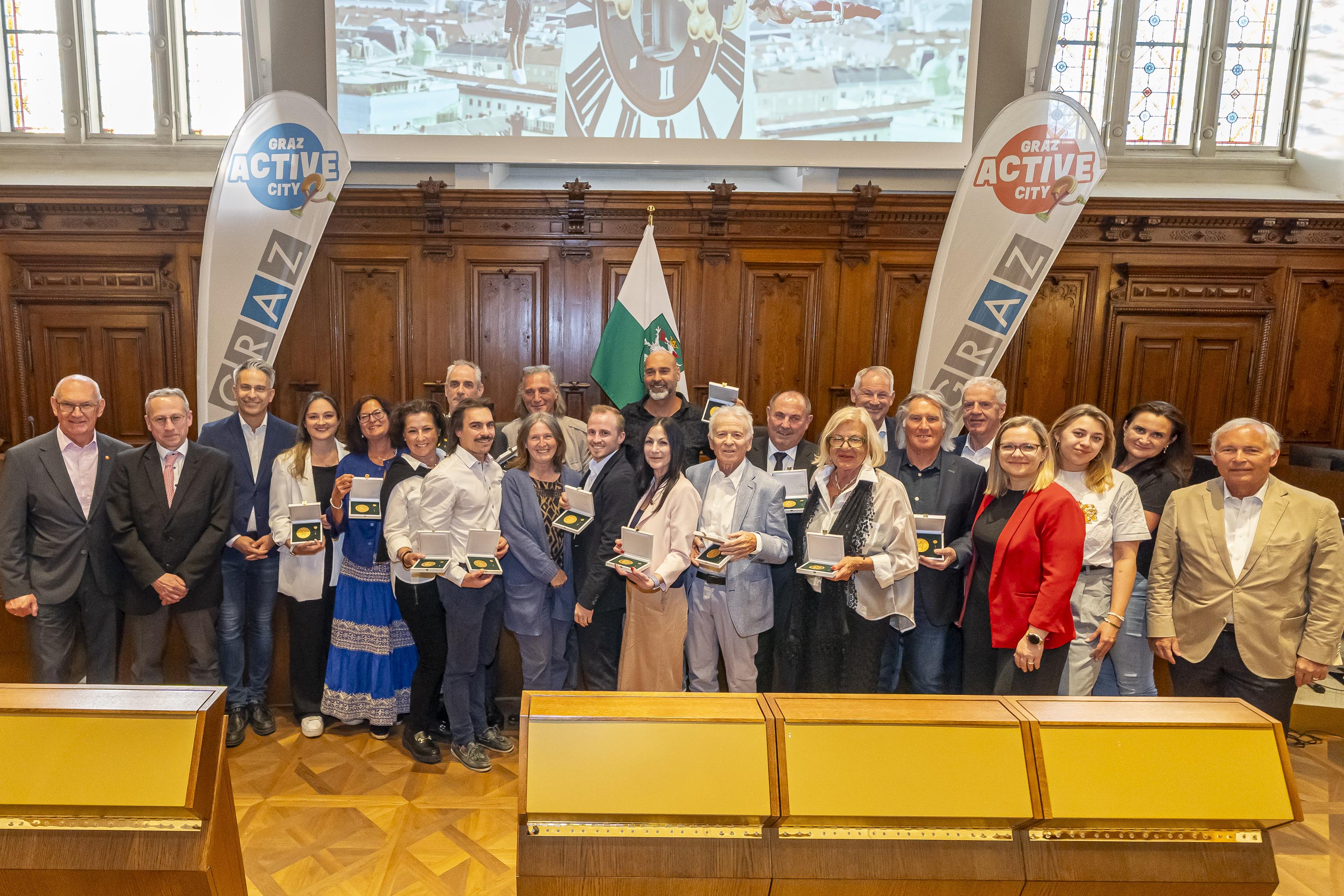 Im Gemeinderatssaal des Grazer Rathauses wurden am 4. Mai 2026 die Sportehrenzeichen und die Ehrenzeichen der Stadt Graz um besondere Verdienste für den Sport verliehen.