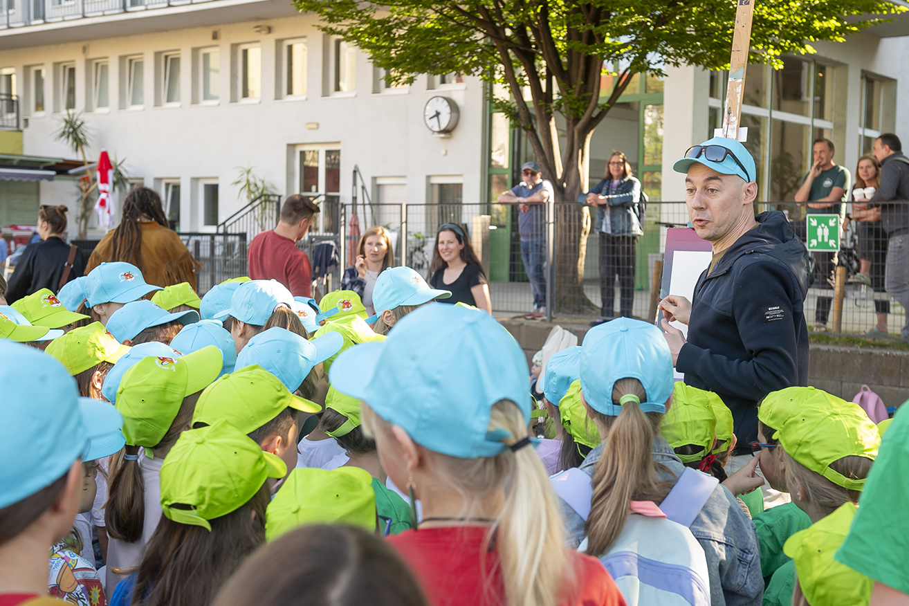Künstler Tom Lohner verantwortete die Malstation.