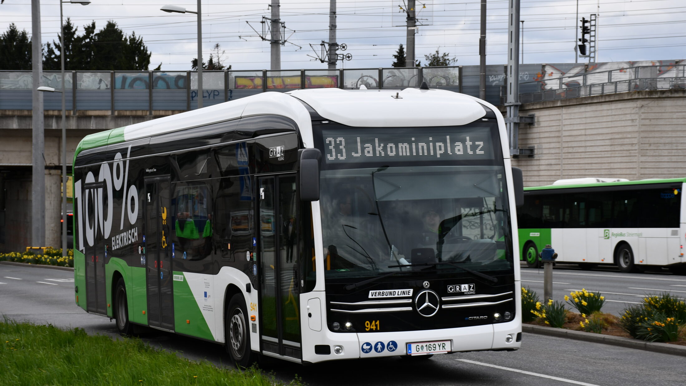In Bus und Bim begleitet die Grazer:innen ab jetzt eine neue Stimme. © Holding Graz/Watzinger In Bus und Bim begleitet die Grazer:innen ab jetzt eine neue Stimme.