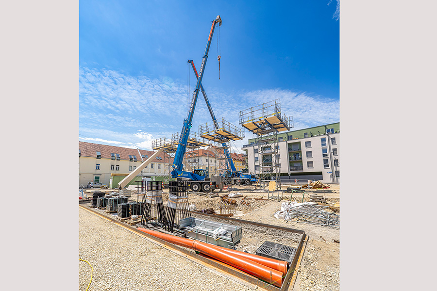Hoch hinaus kommen die tonnenschweren Stützen für den Hofbauermarkt. © Stadt Graz Fischer Hoch hinaus kommen die tonnenschweren Stützen für den Hofbauermarkt.