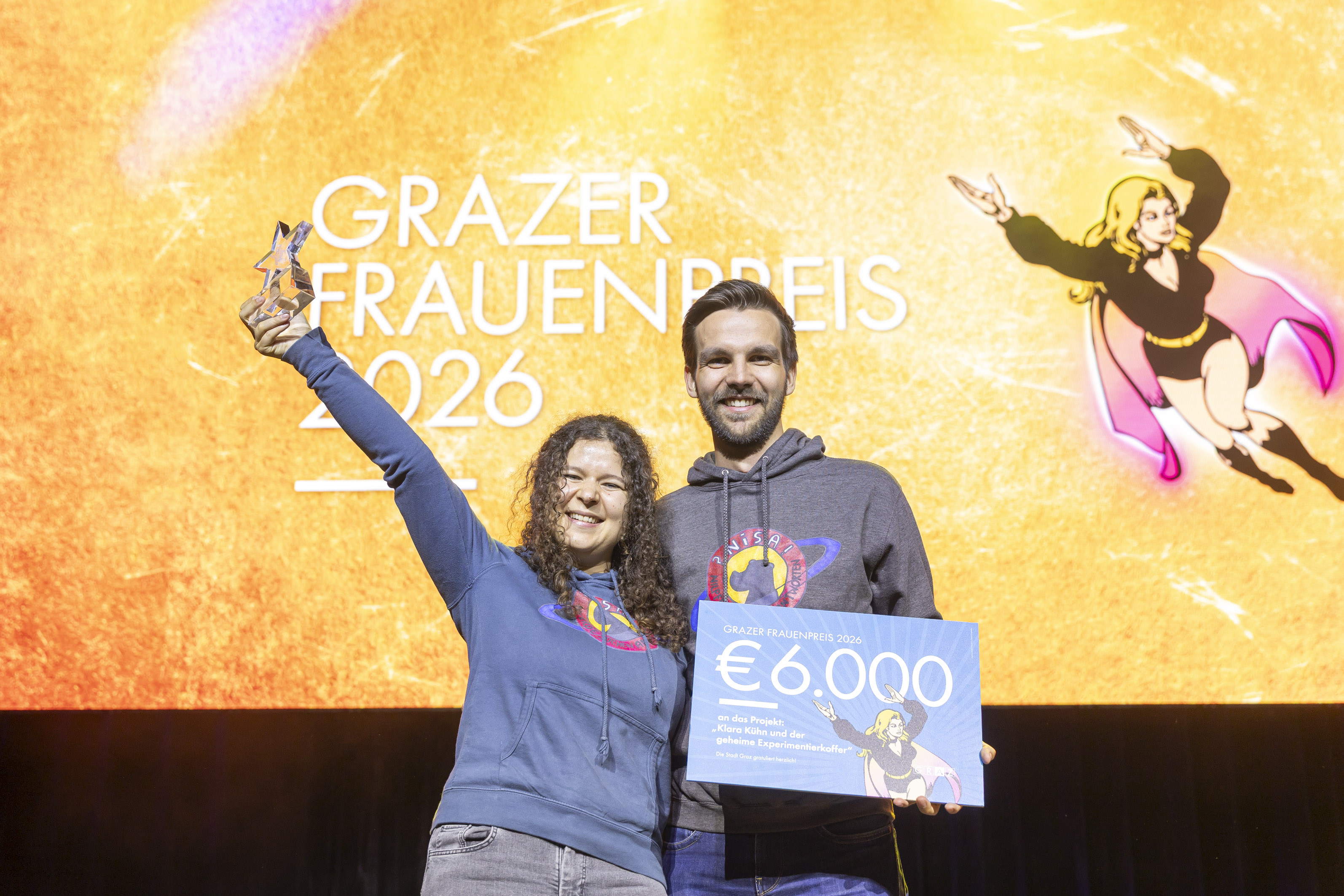 Antonia Csuk und Felix Auer vom Verein Klara Kühn - Verein zur Förderung von Chancengleichheit freuen sich über den Grazer Frauenpreis 2026 in der Kategorie Projekt.