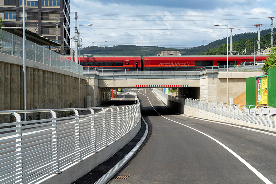Die ÖBB-Eisenbahnbrücke und Bahnunterführung Peter-Tunner-Gasse ist fertig. © ÖBB/Zenz Die ÖBB-Eisenbahnbrücke und Bahnunterführung Peter-Tunner-Gasse ist fertig.