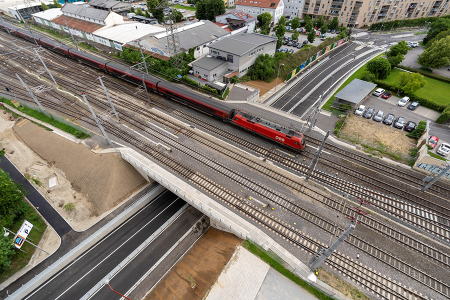Die ÖBB-Eisenbahnbrücke und Bahnunterführung Peter-Tunner-Gasse ist fertig. © ÖBB/Zenz Die ÖBB-Eisenbahnbrücke und Bahnunterführung Peter-Tunner-Gasse ist fertig.