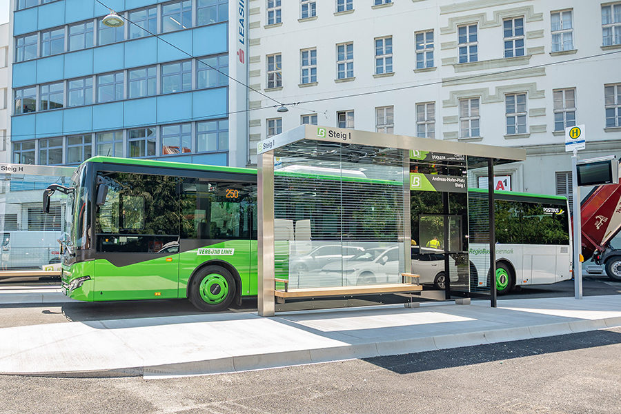Im Anrollen: 20 RegioBus-Linien steuern ab 12. Juli wieder den Andreas-Hofer-Platz an.