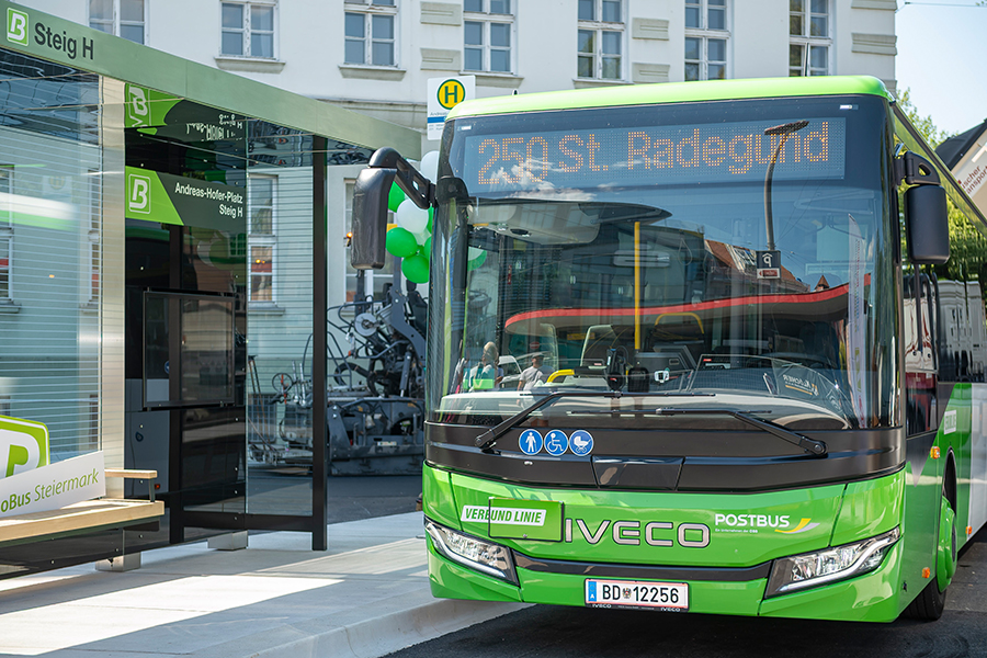 Im Anrollen: 20 RegioBus-Linien steuern ab 12. Juli wieder den Andreas-Hofer-Platz an.