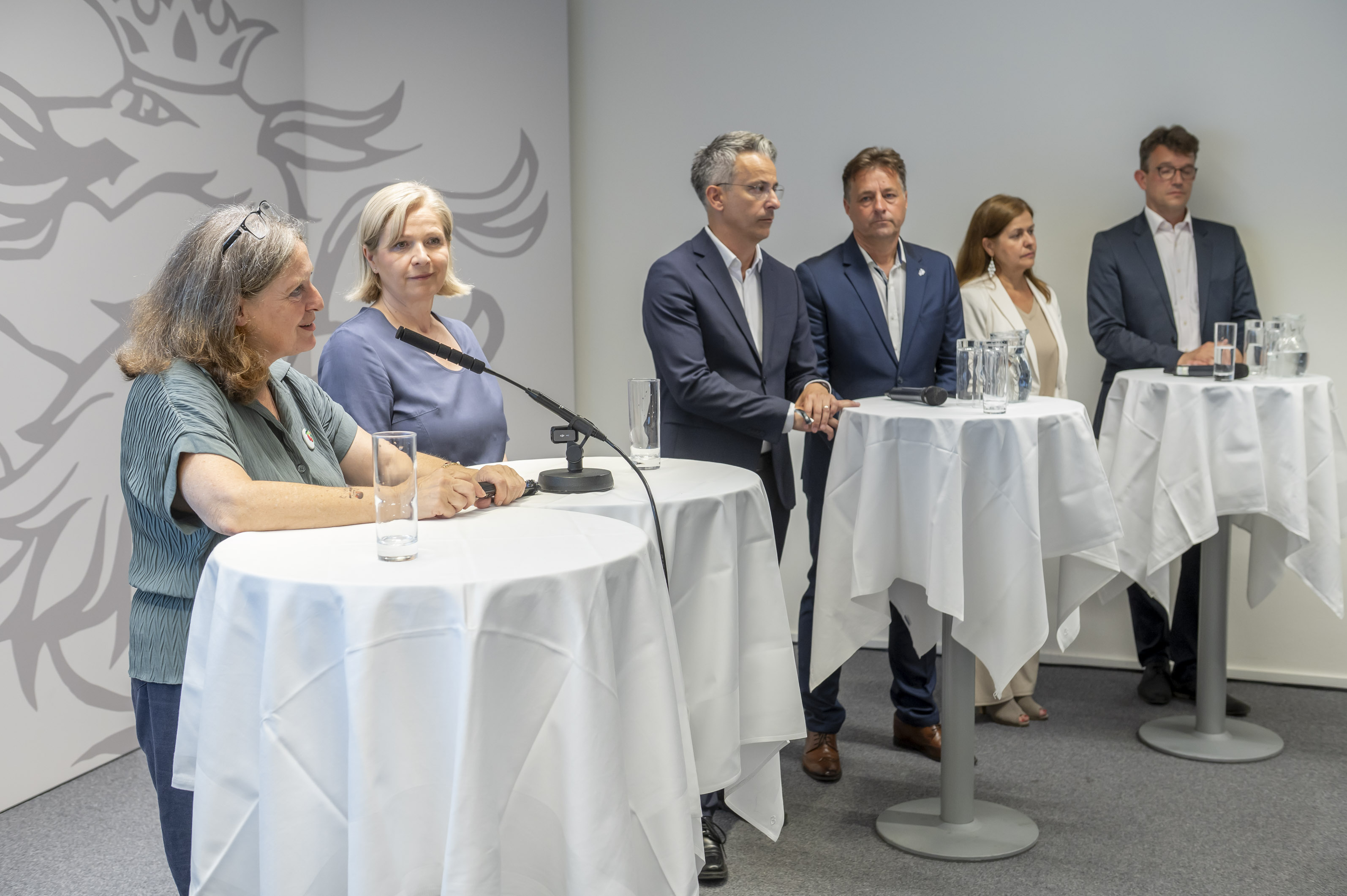Die Spitzenkandidat:innen: Elke Kahr, Judith Schwentner, Kurt Hohensinner, René Apfelknab, Doris Kampus und Philipp Pointner (v. l.)