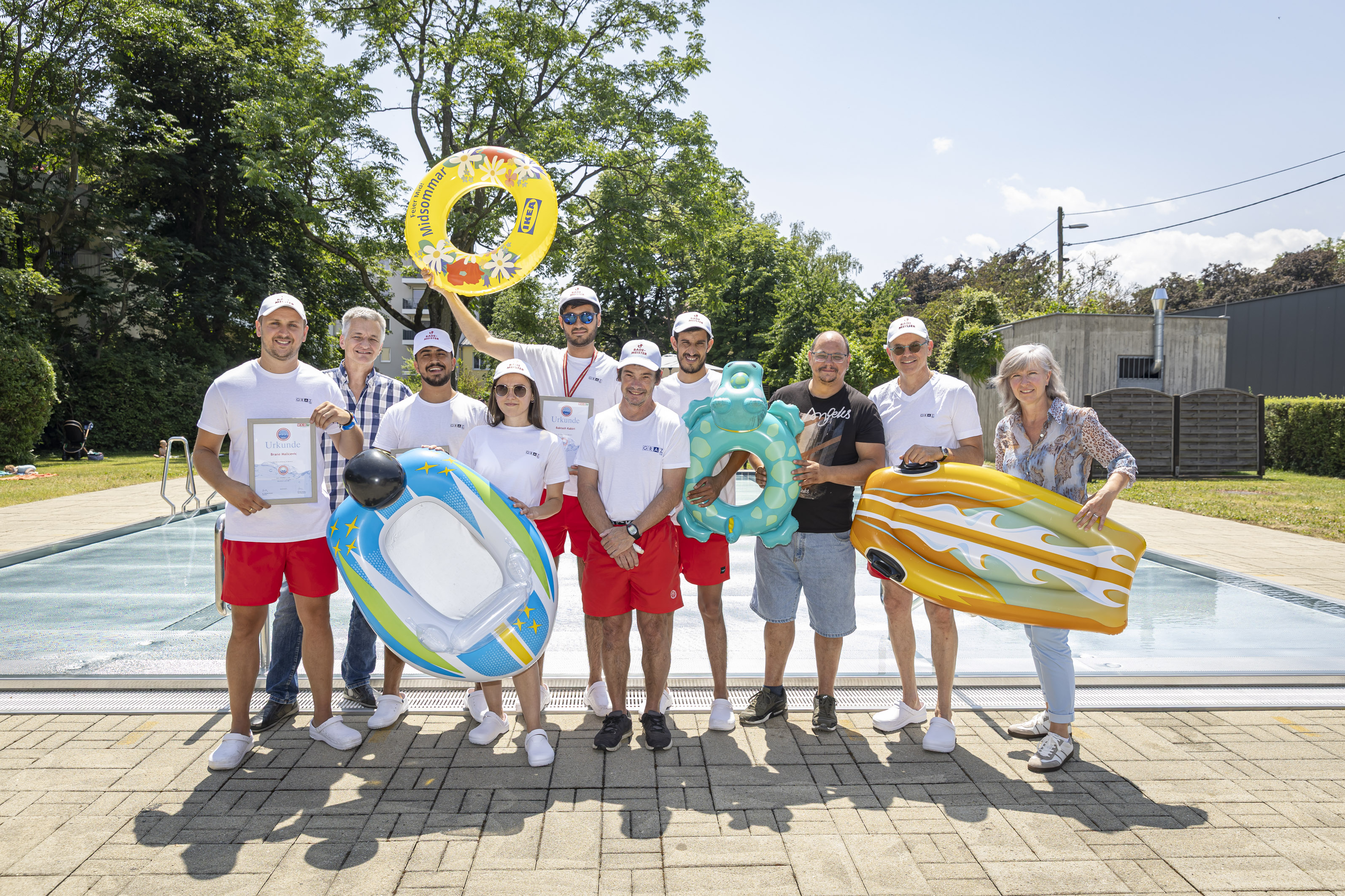Das Team des Noppelbads mit Stadtrat Manfred Eber. © Stadt Graz/Fischer Das Team des Noppelbads mit Stadtrat Manfred Eber.