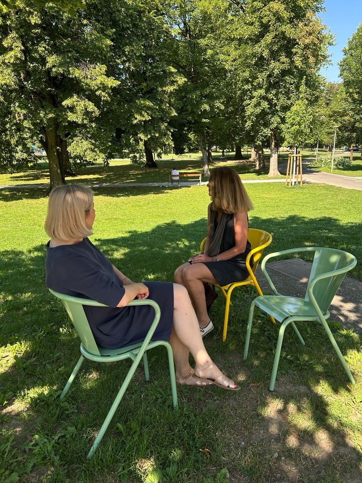 Bewegliche Parkstühle wie in Paris gibt''s jetzt auch im Augarten.