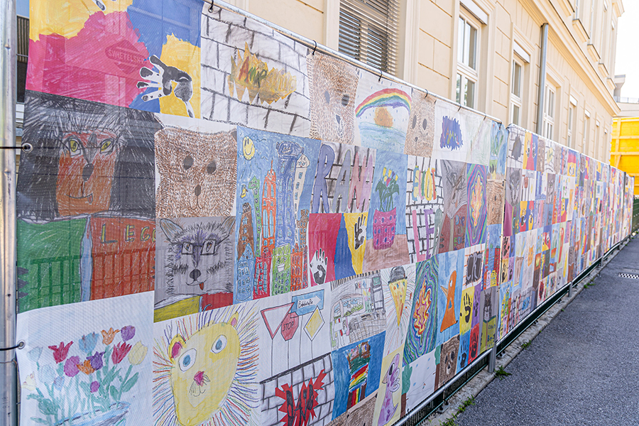 Bauzaun als Leinwand