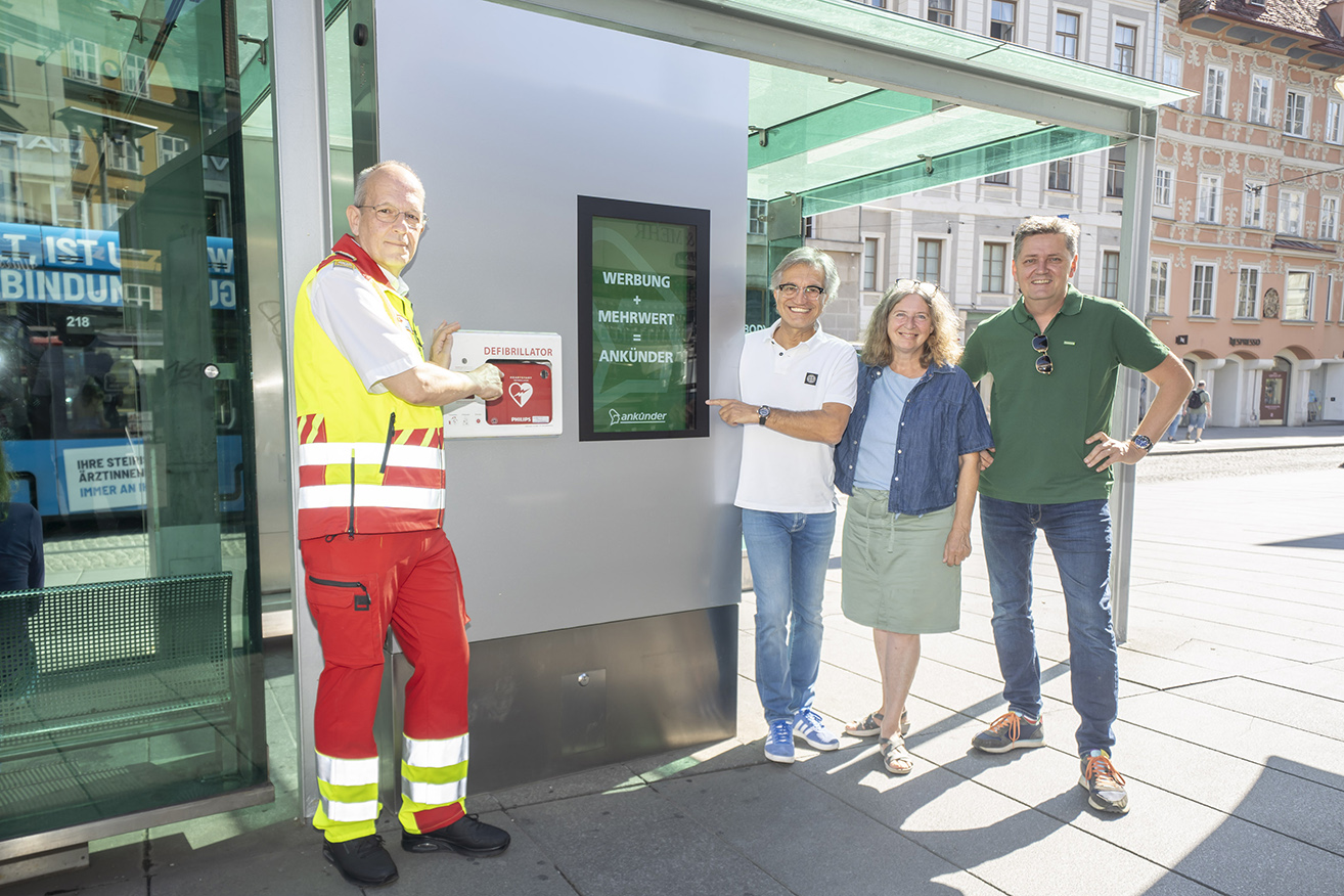 Neuer Defi-Standort am Wartehäuschen