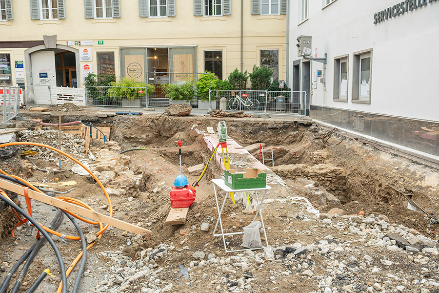 Bevor modernisierte Infrastruktur unter dem Tummelplatz geschaffen wird, wird alles vermessen und in Abstimmung mit dem Bundesdenkmalamt dokumentiert. © Stadt Graz/Fischer Bevor modernisierte Infrastruktur unter dem Tummelplatz geschaffen wird, wird alles vermessen und in Abstimmung mit dem Bundesdenkmalamt dokumentiert.