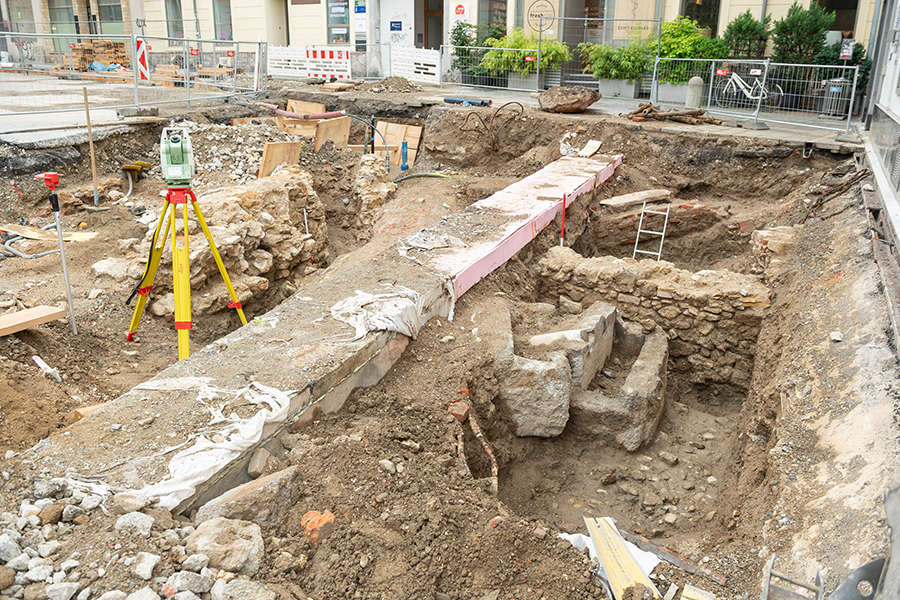 Bevor modernisierte Infrastruktur unter dem Tummelplatz geschaffen wird, wird alles vermessen und in Abstimmung mit dem Bundesdenkmalamt dokumentiert. © Stadt Graz/Fischer Bevor modernisierte Infrastruktur unter dem Tummelplatz geschaffen wird, wird alles vermessen und in Abstimmung mit dem Bundesdenkmalamt dokumentiert.