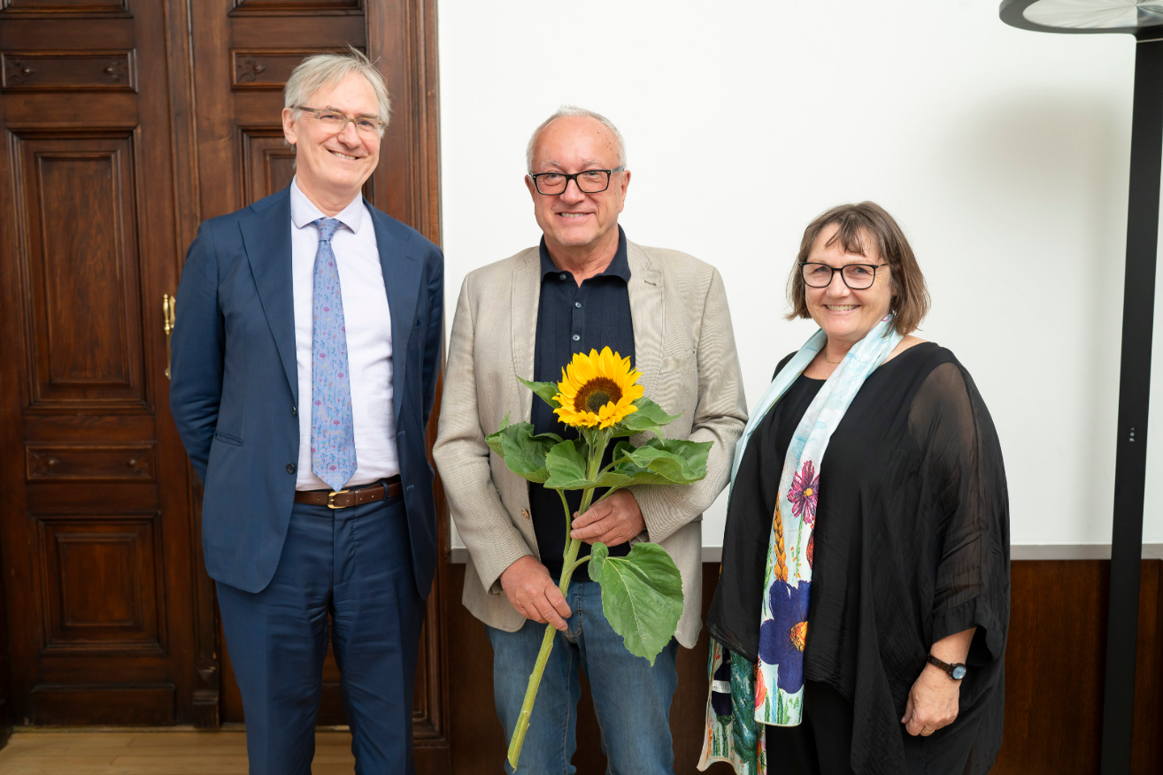 Wolfgang Wehap mit Klaus Starl (Geschäftsstelle des Menschenrechtsbeirats) und Elke Lujansky-Lammer. © Stadt Graz/Fischer Wolfgang Wehap mit Klaus Starl (Geschäftsstelle des Menschenrechtsbeirats) und Elke Lujansky-Lammer.