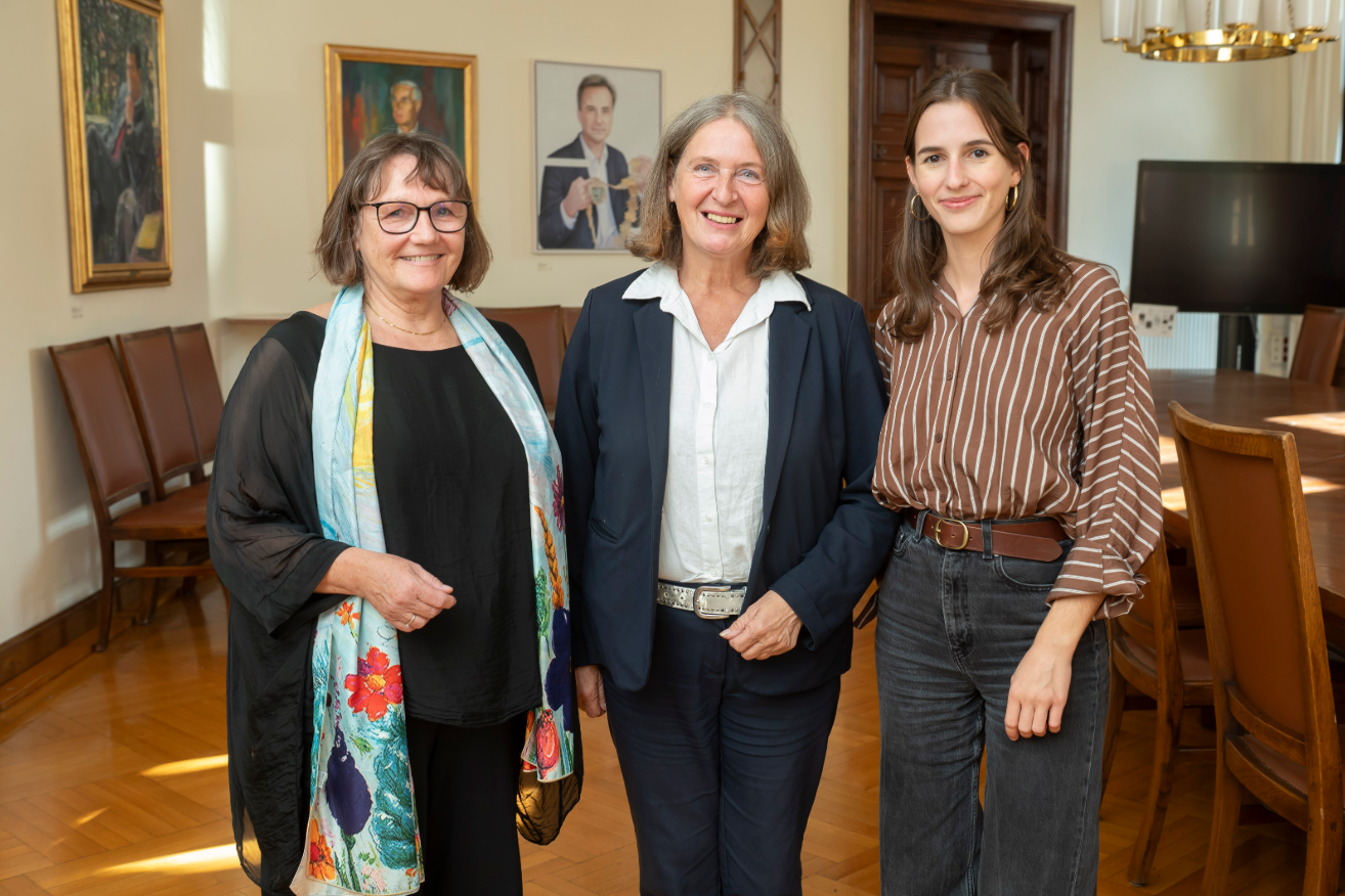 Elke Kahr mit Elke Lujansky-Lammer und Anna Majcan. © Stadt Graz/Fischer Elke Kahr mit Elke Lujansky-Lammer und Anna Majcan.