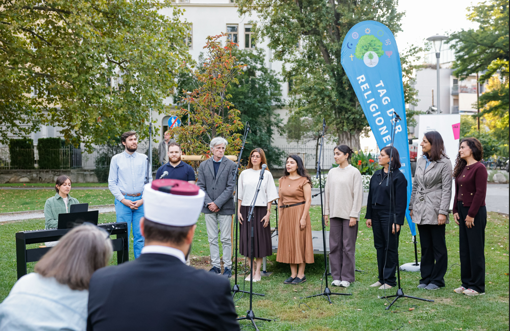 Die Abschlussveranstaltung zum Tag der Religionen im Volksgarten