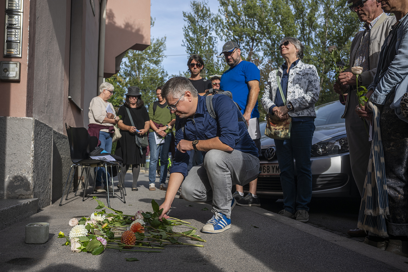 Die Verwandten legte Blumen nieder. © Alexander Danner Die Verwandten legte Blumen nieder.