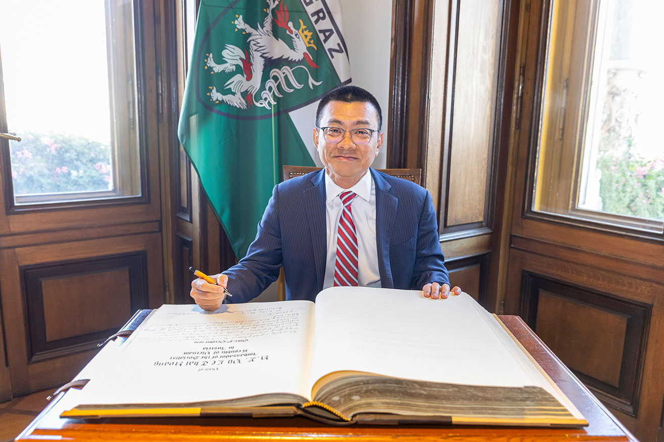 Botschafter Vietnams zu Gast im Rathaus