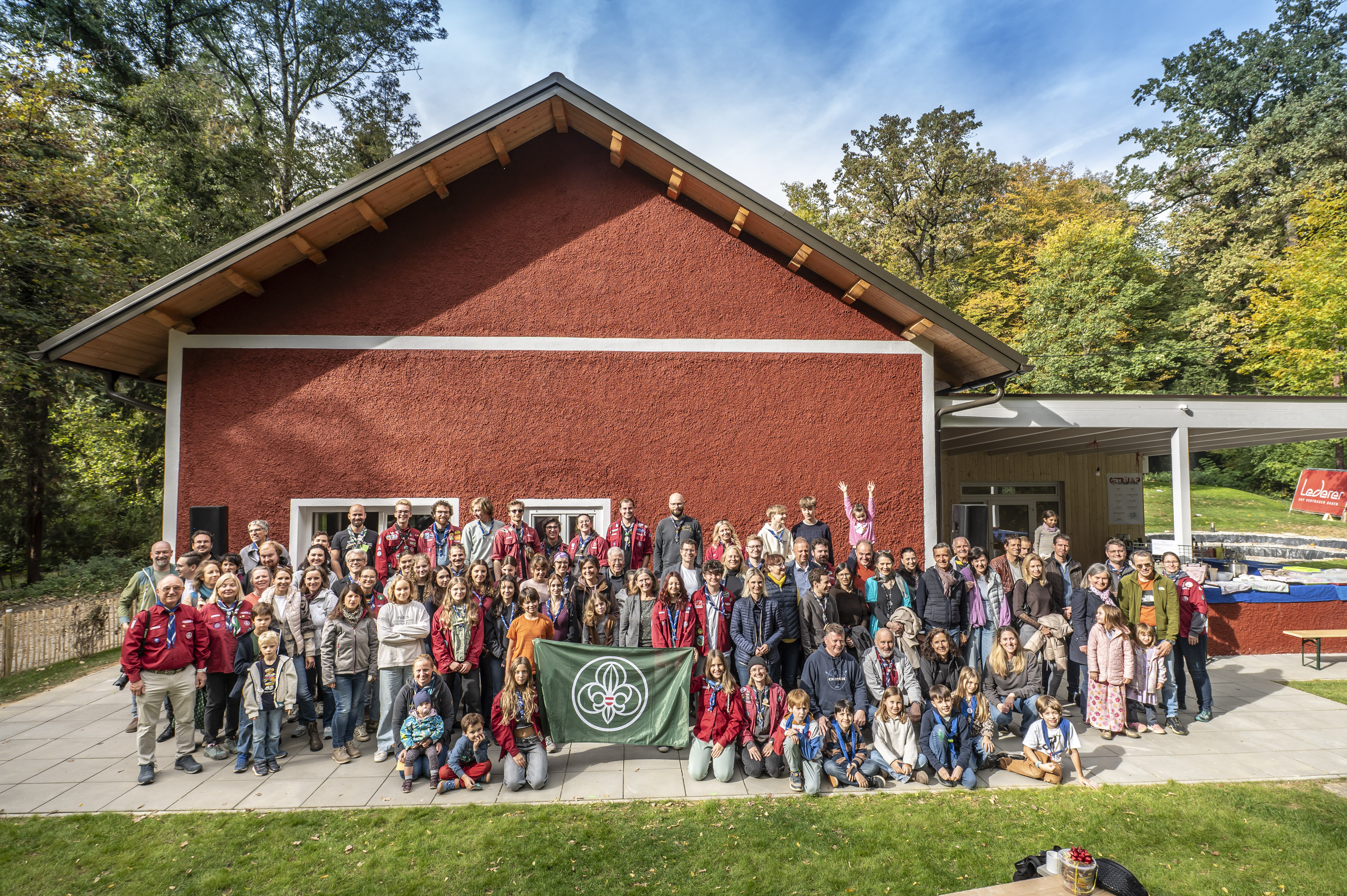 Feierlaune bei der offiziellen Eröffnung des neuen Heimes der Pfadfindergruppe Graz 2 im Leechwald. © Stadt Graz/Fischer Feierlaune bei der offiziellen Eröffnung des neuen Heimes der Pfadfindergruppe Graz 2 im Leechwald.