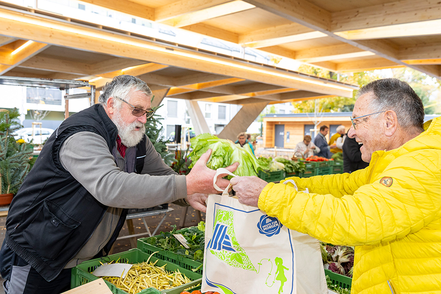 Reges Markttreiben. Der neue „alte“ Hofbauermarkt ist eröffnet © Stadt Graz/Fischer Reges Markttreiben. Der neue „alte“ Hofbauermarkt ist eröffnet