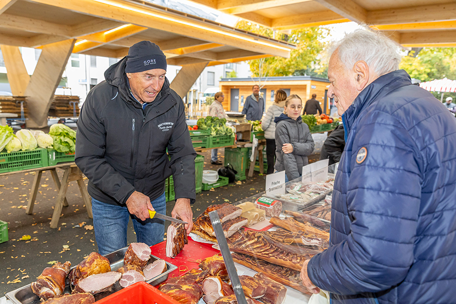 Reges Markttreiben. Der neue „alte“ Hofbauermarkt ist eröffnet © Stadt Graz/Fischer Reges Markttreiben. Der neue „alte“ Hofbauermarkt ist eröffnet