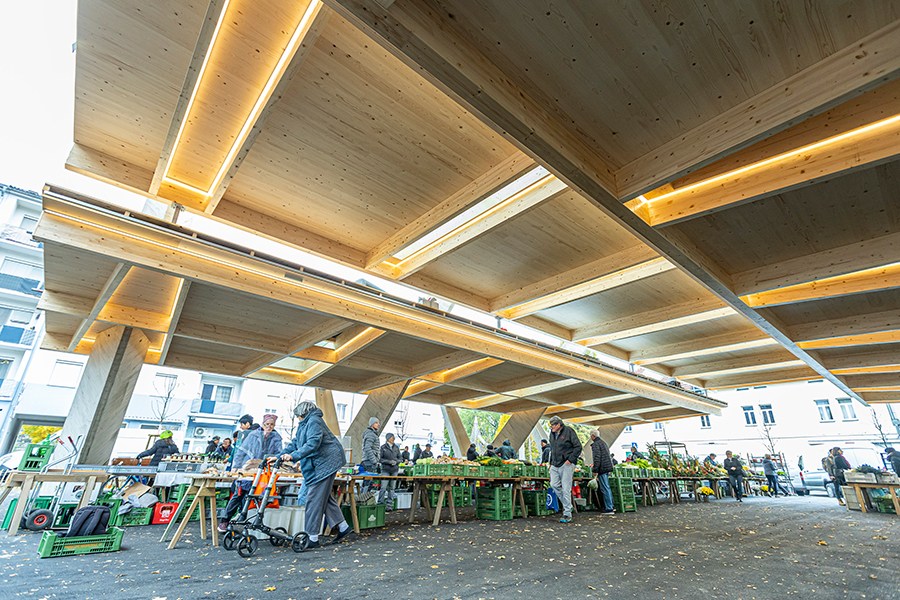 Reges Markttreiben. Der neue „alte“ Hofbauermarkt ist eröffnet © Stadt Graz/Fischer Reges Markttreiben. Der neue „alte“ Hofbauermarkt ist eröffnet