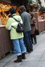 Vorsicht! So getragen ist der Rucksack(inhalt) leichte Beute! © Ulrich Vorsicht! So getragen ist der Rucksack(inhalt) leichte Beute! © Ulrich