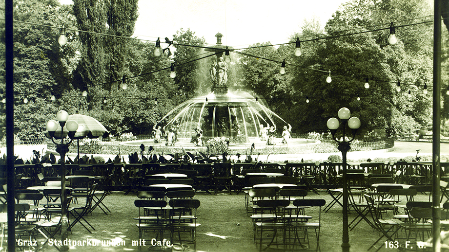 Stadtparkbrunnen, im Vordergrund der Gastgarten des ehemaligen Cafés | © Sammlung Kubinzky